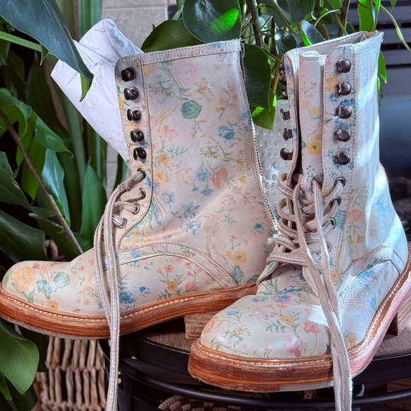 Pre-owned Free People Santa Fe Lace up Boot in Ivory Floral Worn Once US Size 7 - Picture 5 of 11